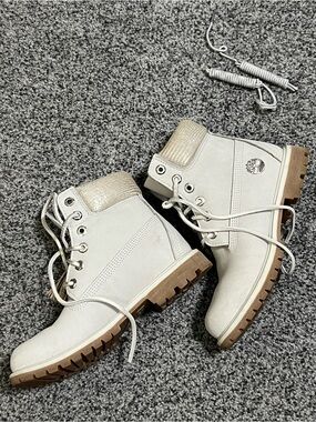 Timberland 6 Inch Premium Grey Nubuck Silver Snakeskin Boots A1UWF Womens 7